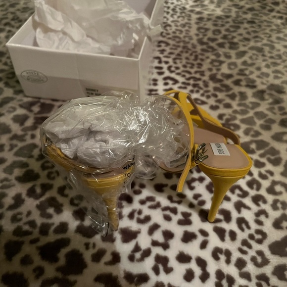 Steve Madden yellow heels strap around ankles size 9 new excellent condition - Picture 7 of 7